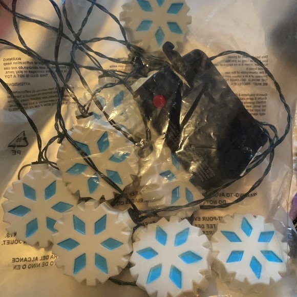 Snow Flake Dancing Lights and Music - Picture 5 of 13